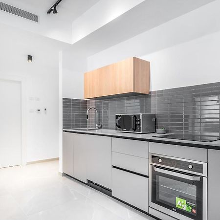 Appartamento Stunning 1 Bdr With Balcony On Sheinkin St Tel Aviv Esterno foto