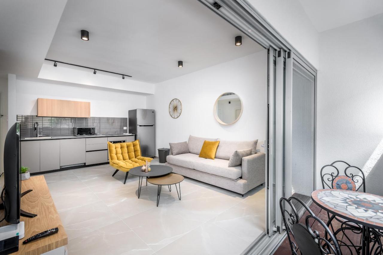 Appartamento Stunning 1 Bdr With Balcony On Sheinkin St Tel Aviv Esterno foto