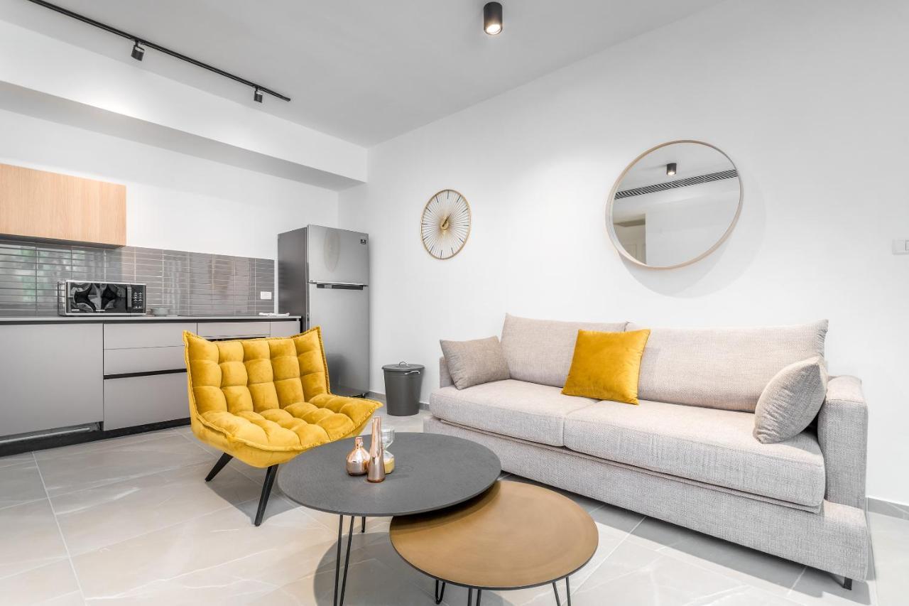 Appartamento Stunning 1 Bdr With Balcony On Sheinkin St Tel Aviv Esterno foto